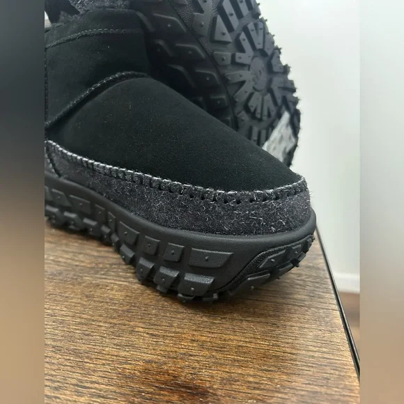 UGG ALL Gender Venture Daze Ultra Mini Boot
Black - men’s 8 & women’s 9 - Picture 4 of 9